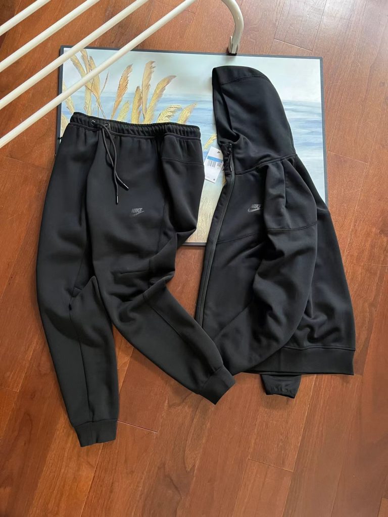 Nike Tech Fleece negro