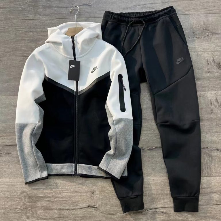 Nike NSW Tech Fleece Sportswear set Negro y Blanco